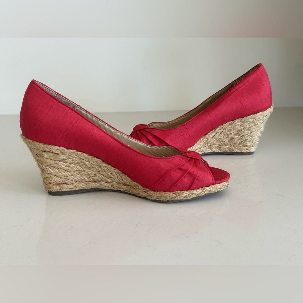 Life Stride Red Silk Wedge Espadrilles, 5.5M, New w/box